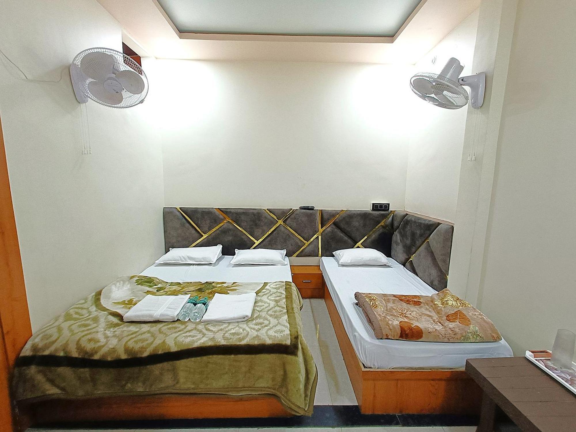 Hotel Shreem Ujjain Buitenkant foto