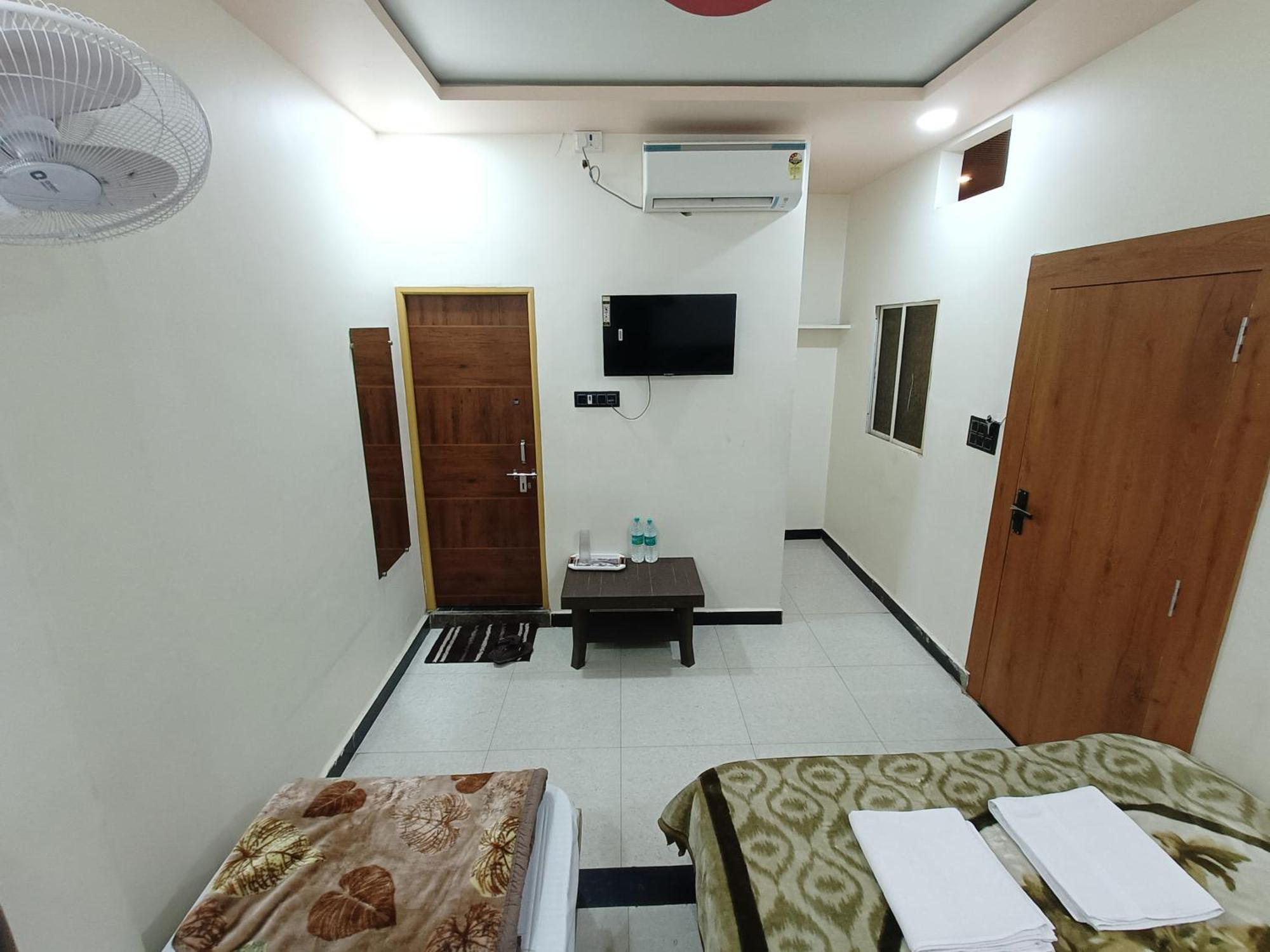 Hotel Shreem Ujjain Buitenkant foto