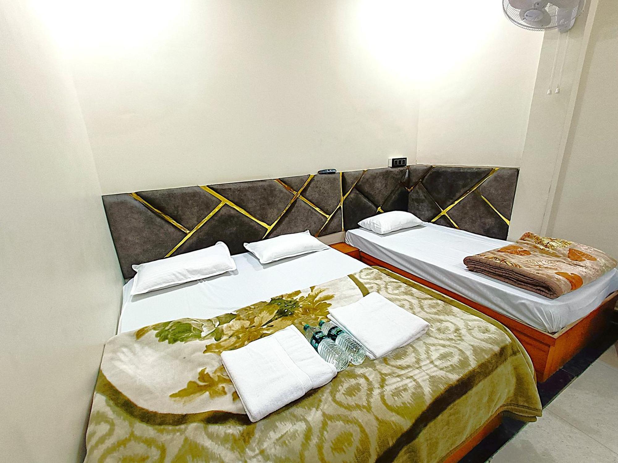 Hotel Shreem Ujjain Buitenkant foto