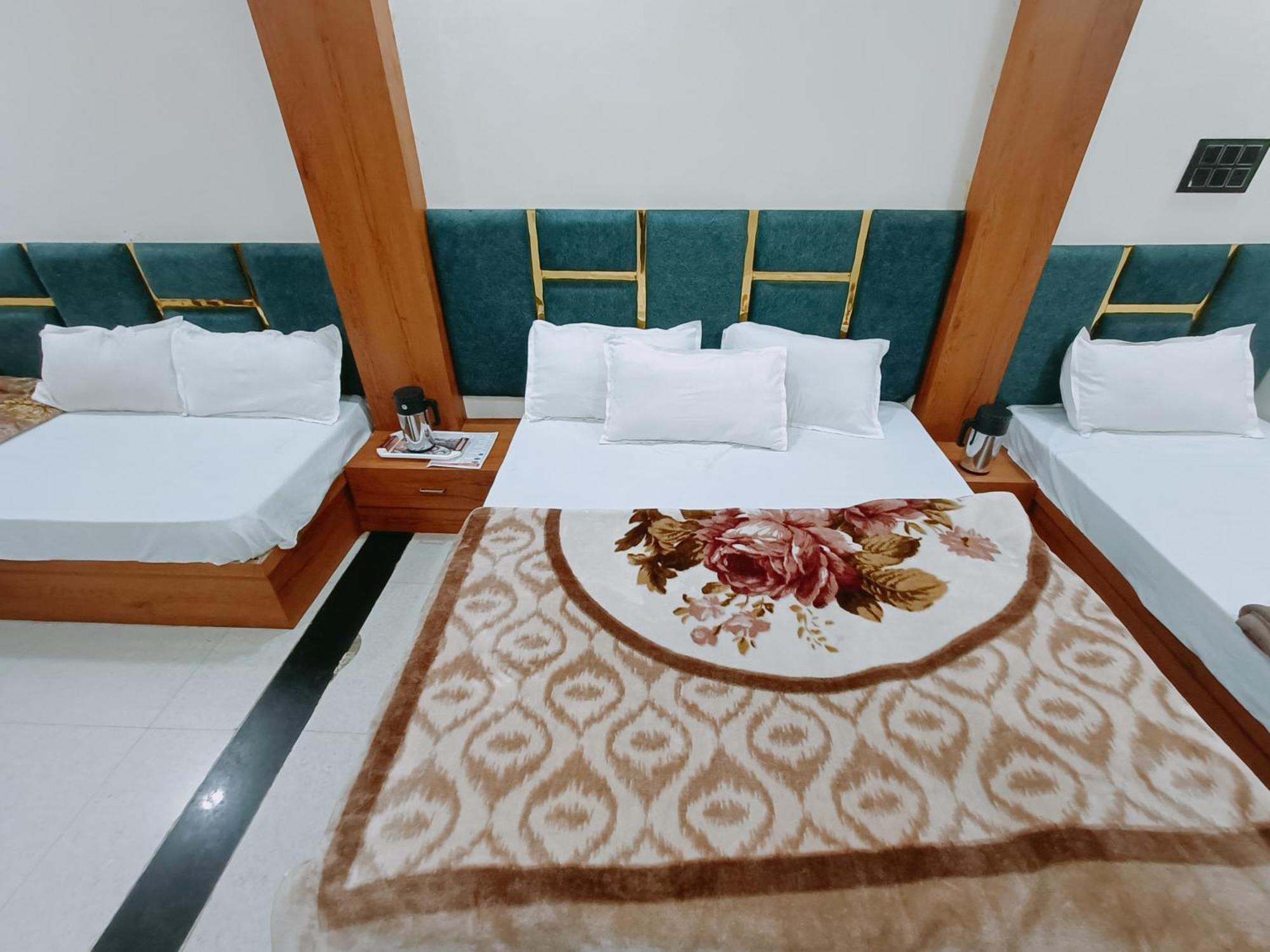 Hotel Shreem Ujjain Buitenkant foto