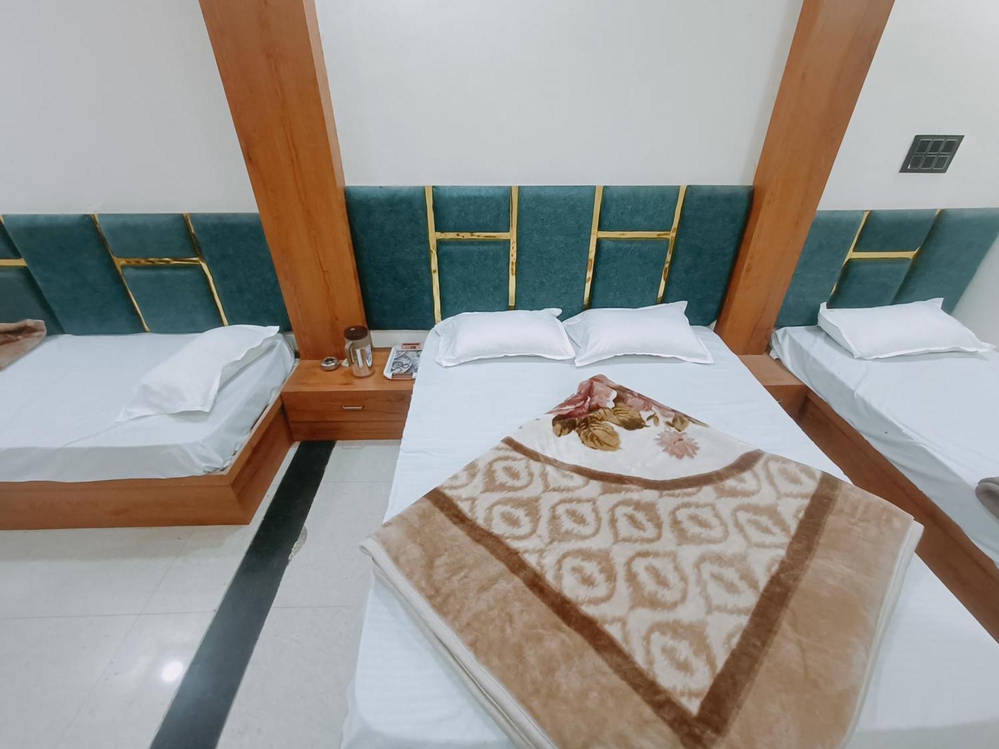 Hotel Shreem Ujjain Buitenkant foto