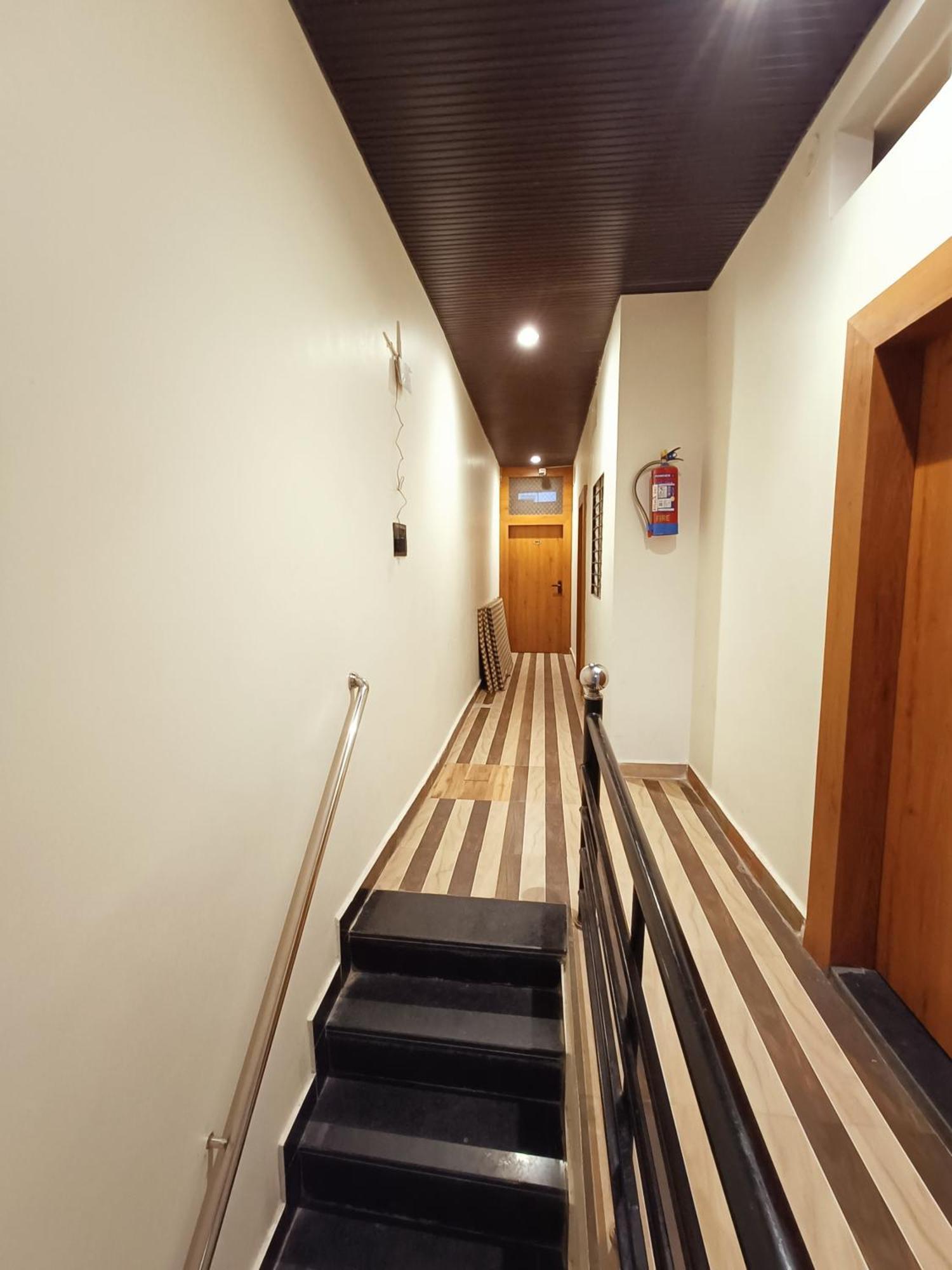 Hotel Shreem Ujjain Buitenkant foto