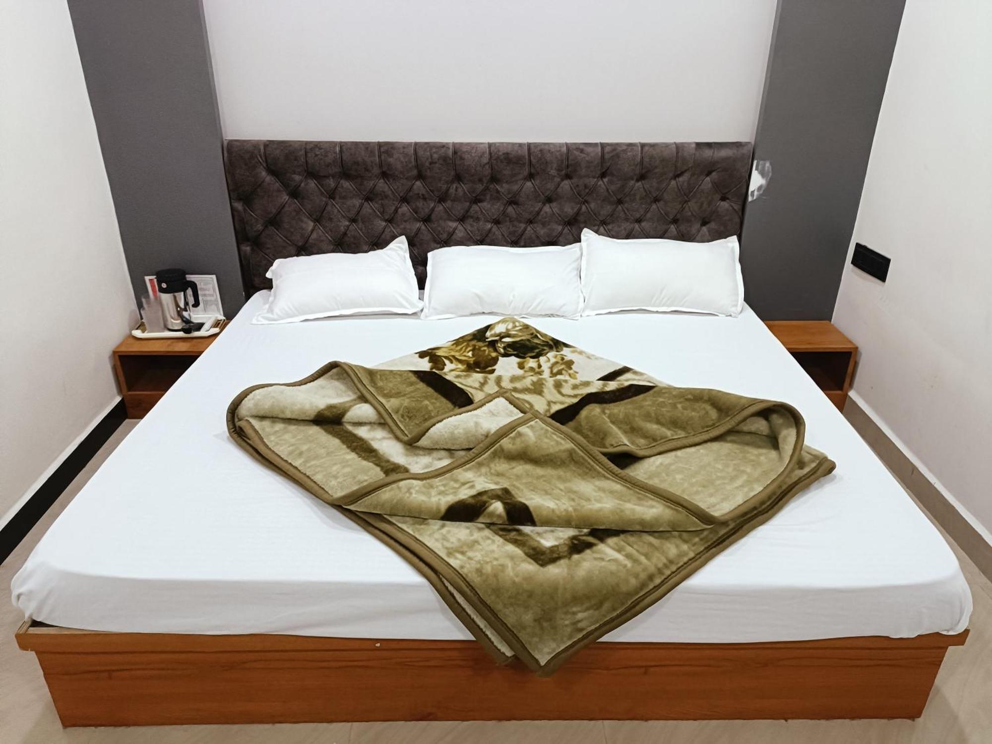 Hotel Shreem Ujjain Buitenkant foto