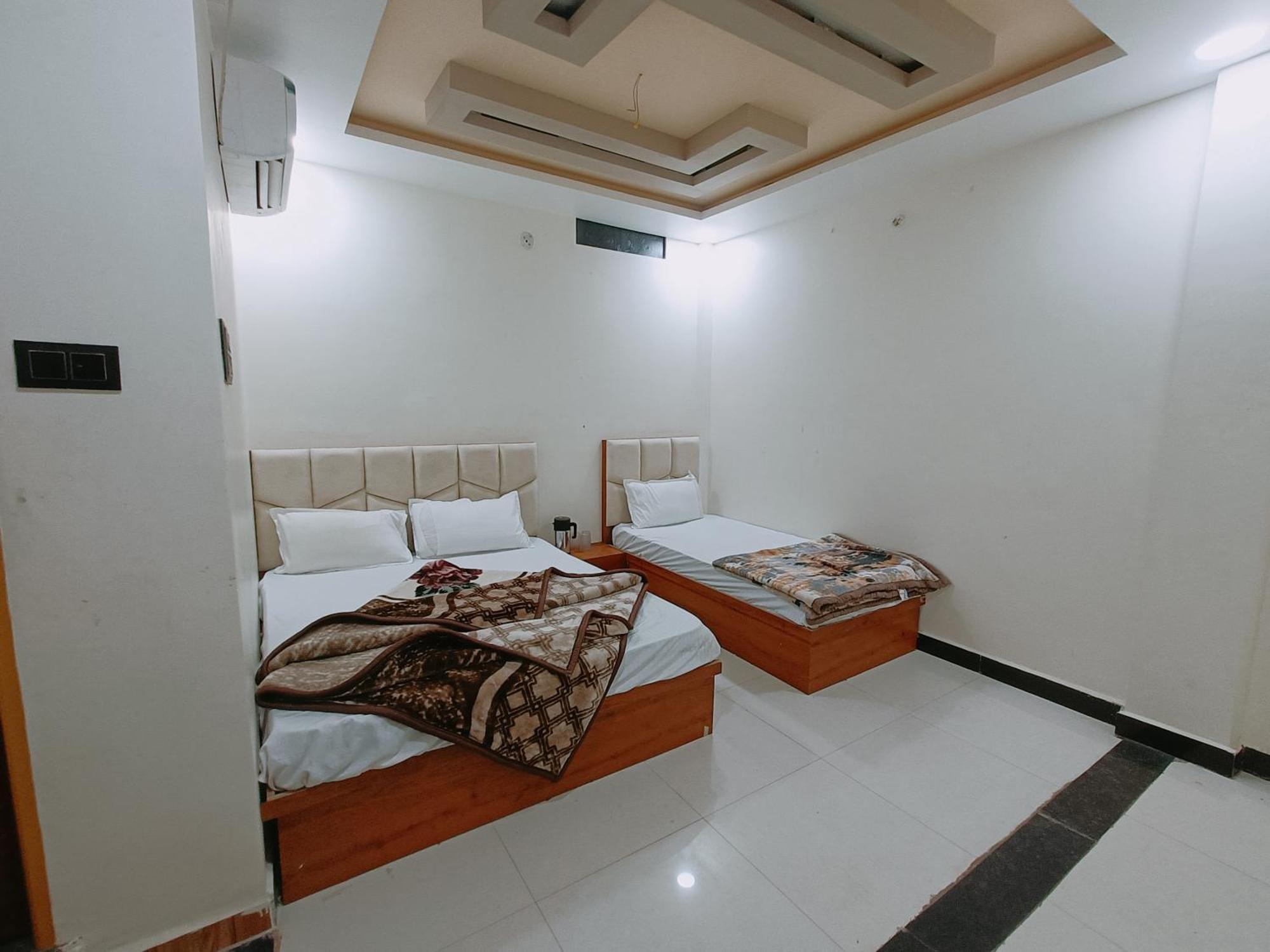 Hotel Shreem Ujjain Buitenkant foto