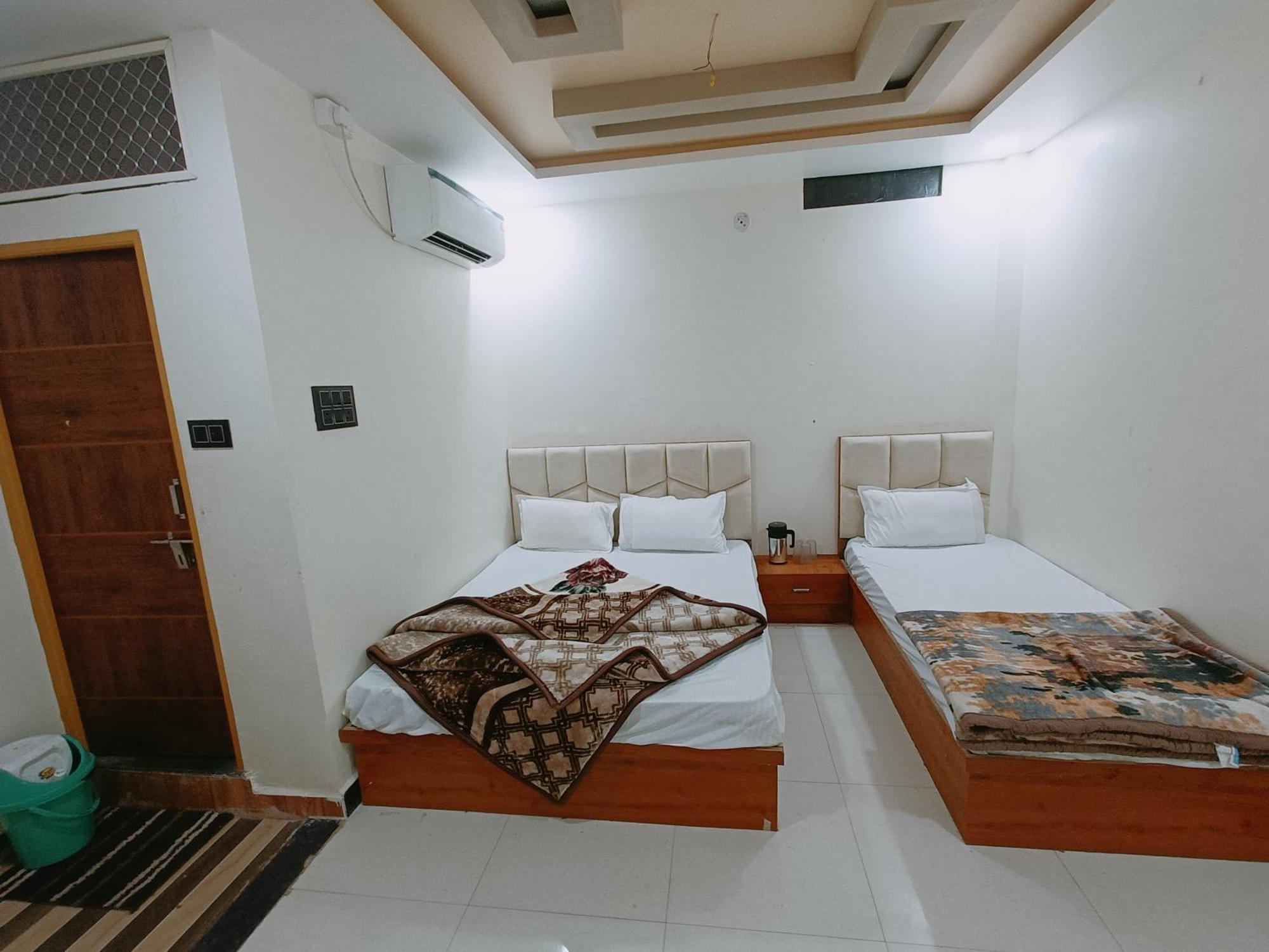 Hotel Shreem Ujjain Buitenkant foto