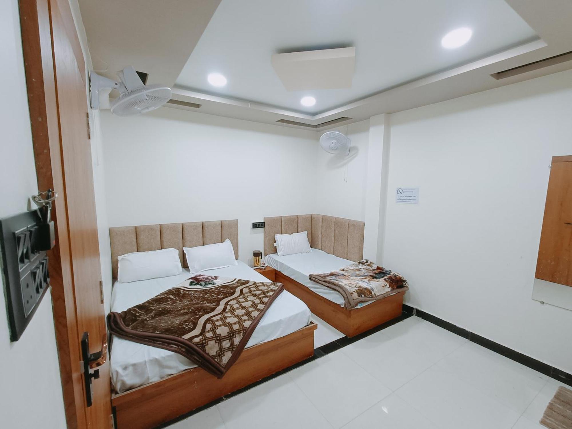 Hotel Shreem Ujjain Buitenkant foto