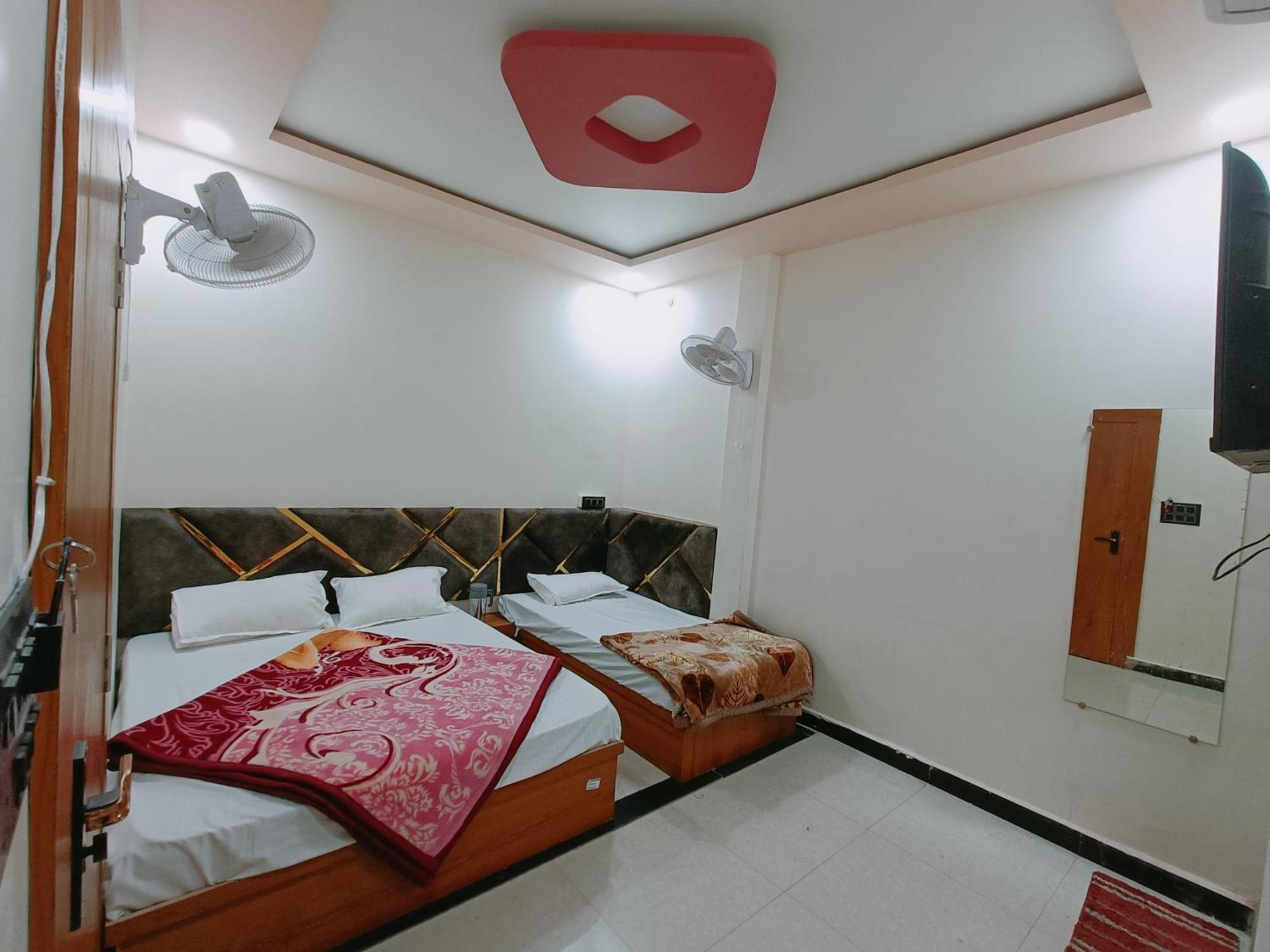 Hotel Shreem Ujjain Buitenkant foto