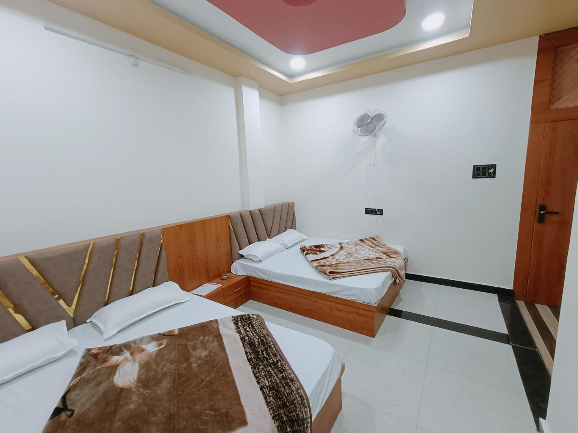 Hotel Shreem Ujjain Buitenkant foto
