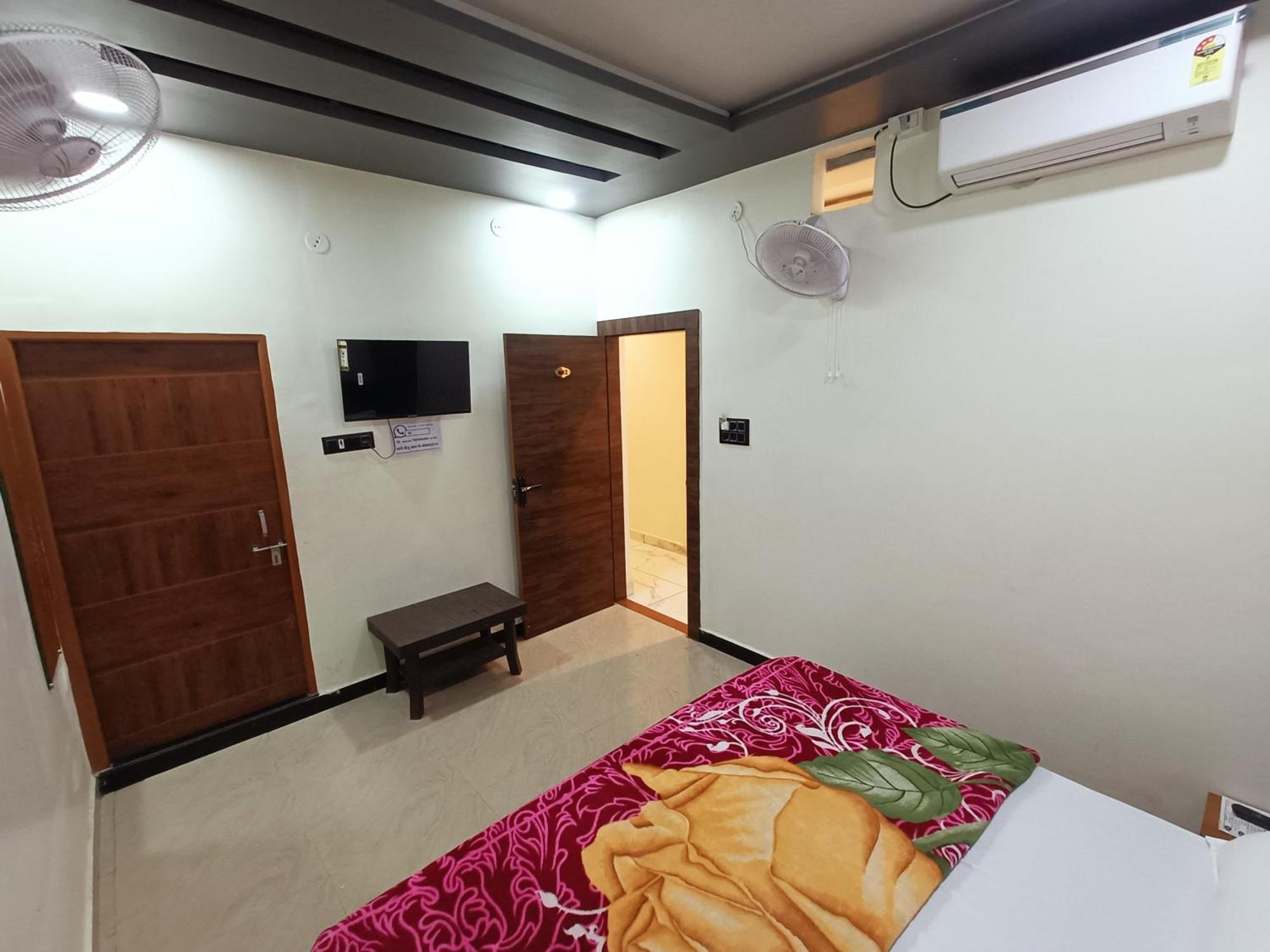 Hotel Shreem Ujjain Buitenkant foto