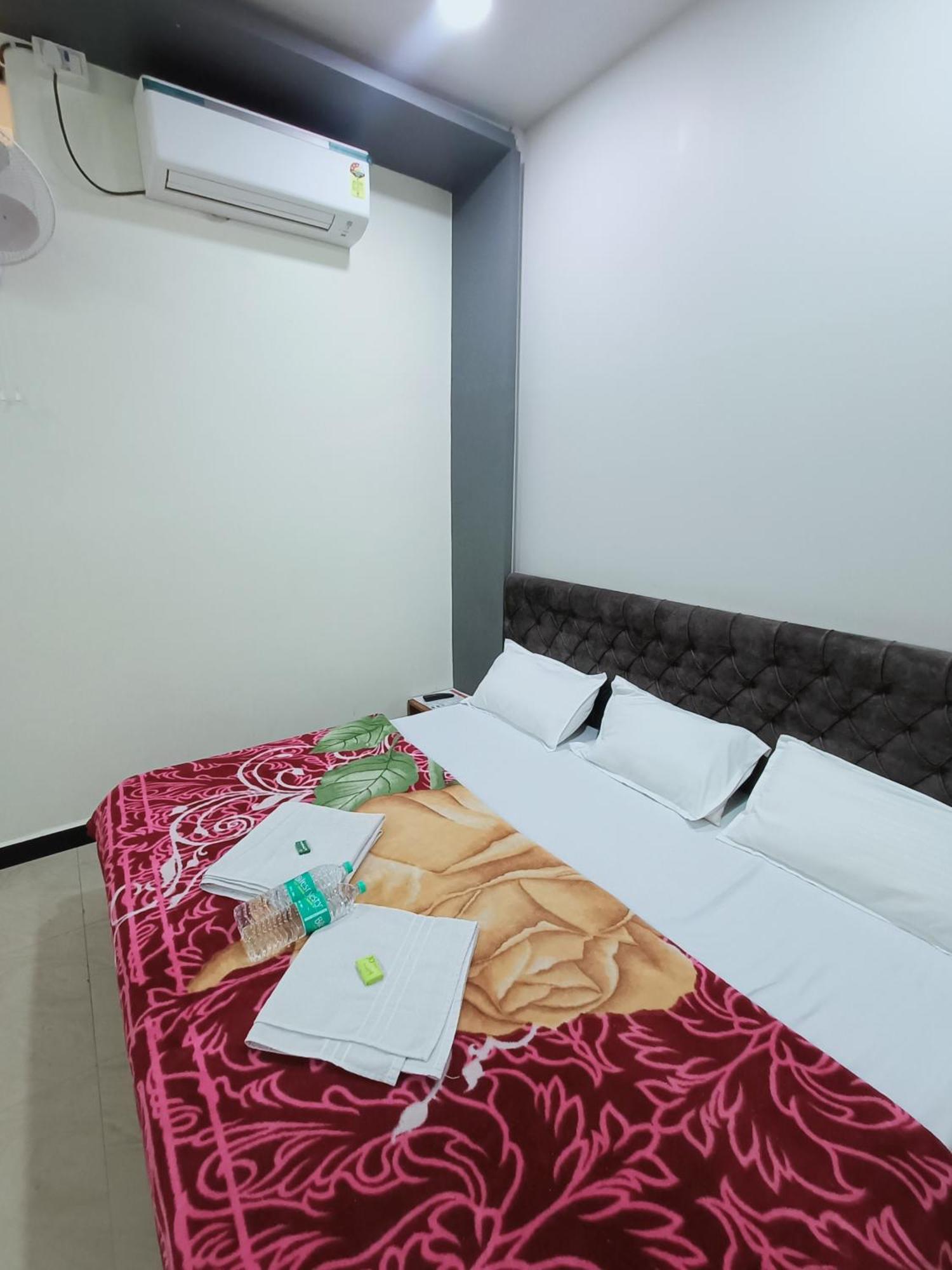 Hotel Shreem Ujjain Buitenkant foto