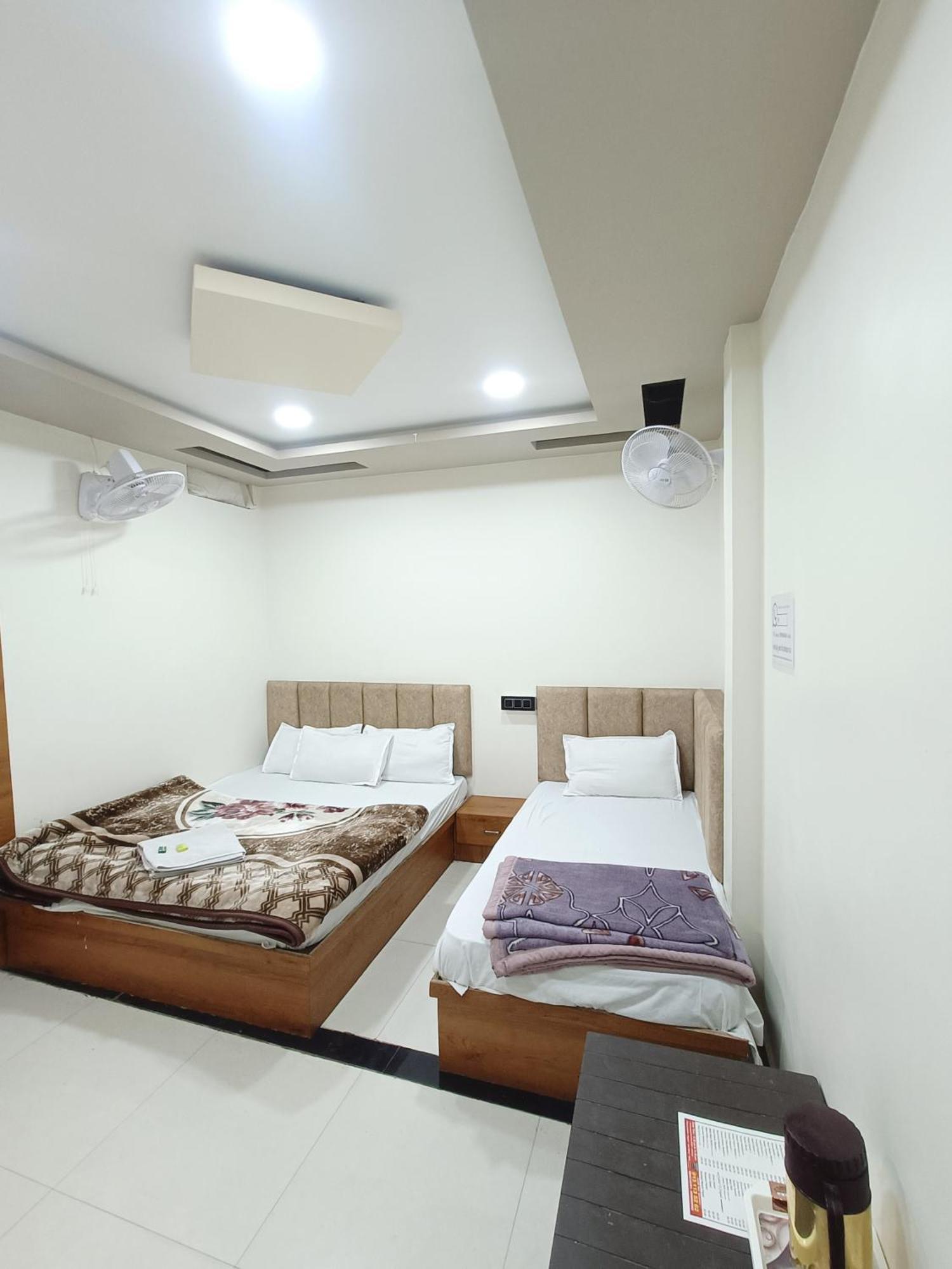 Hotel Shreem Ujjain Kamer foto