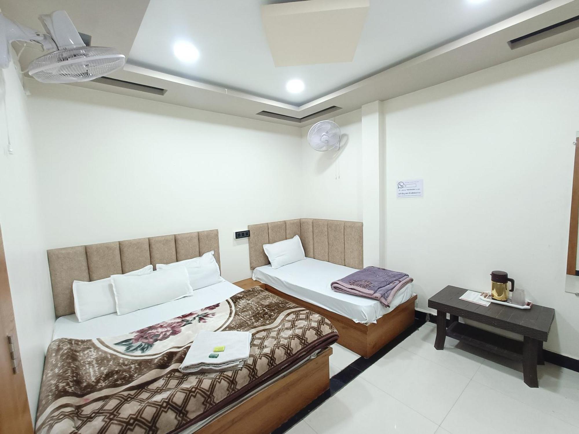 Hotel Shreem Ujjain Kamer foto