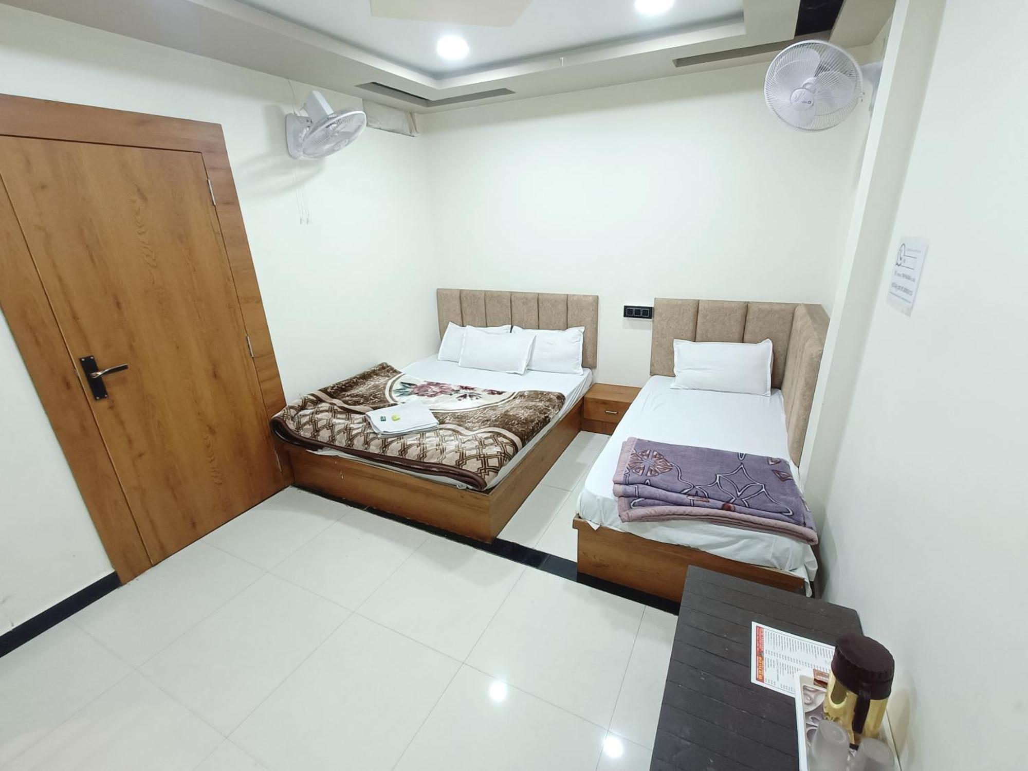 Hotel Shreem Ujjain Kamer foto