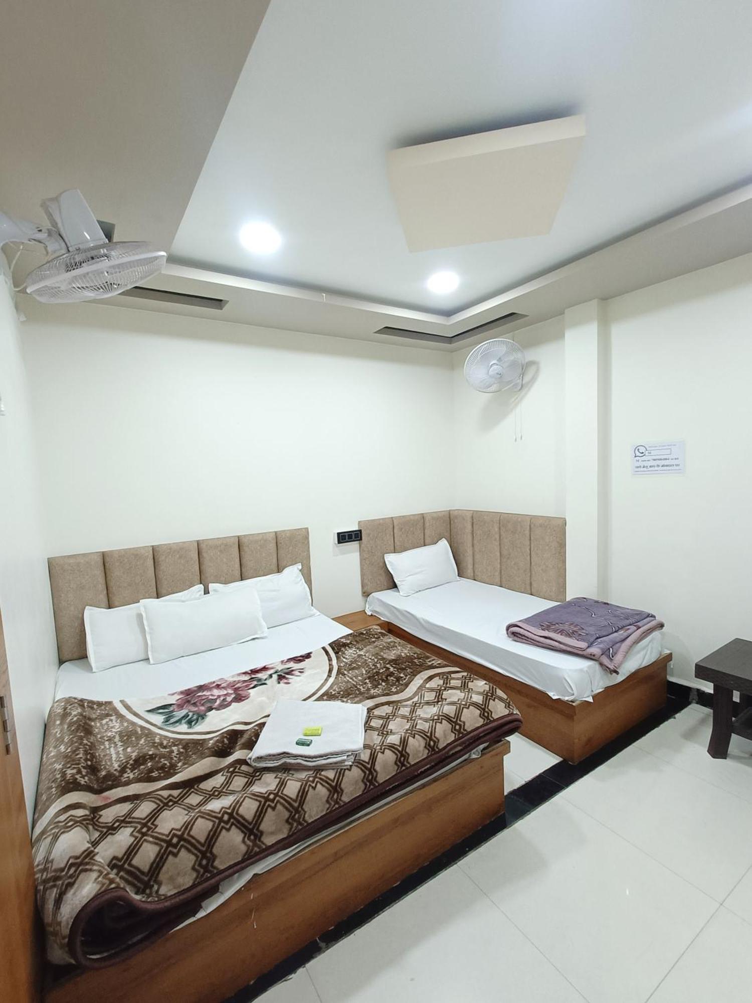 Hotel Shreem Ujjain Kamer foto