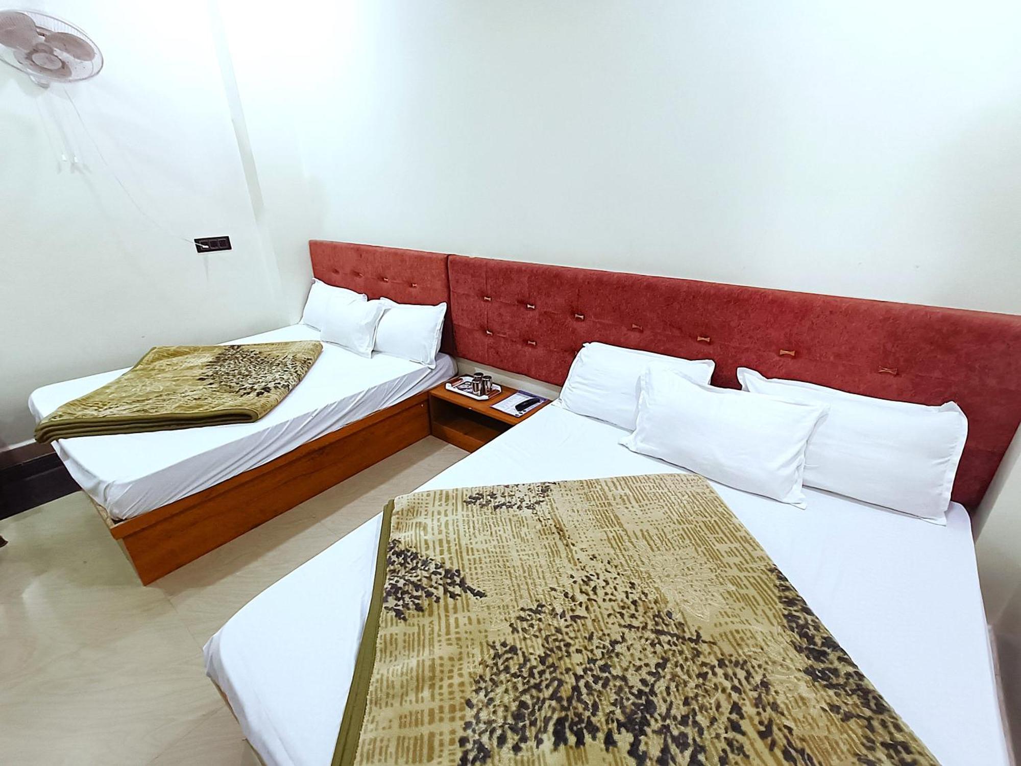 Hotel Shreem Ujjain Buitenkant foto