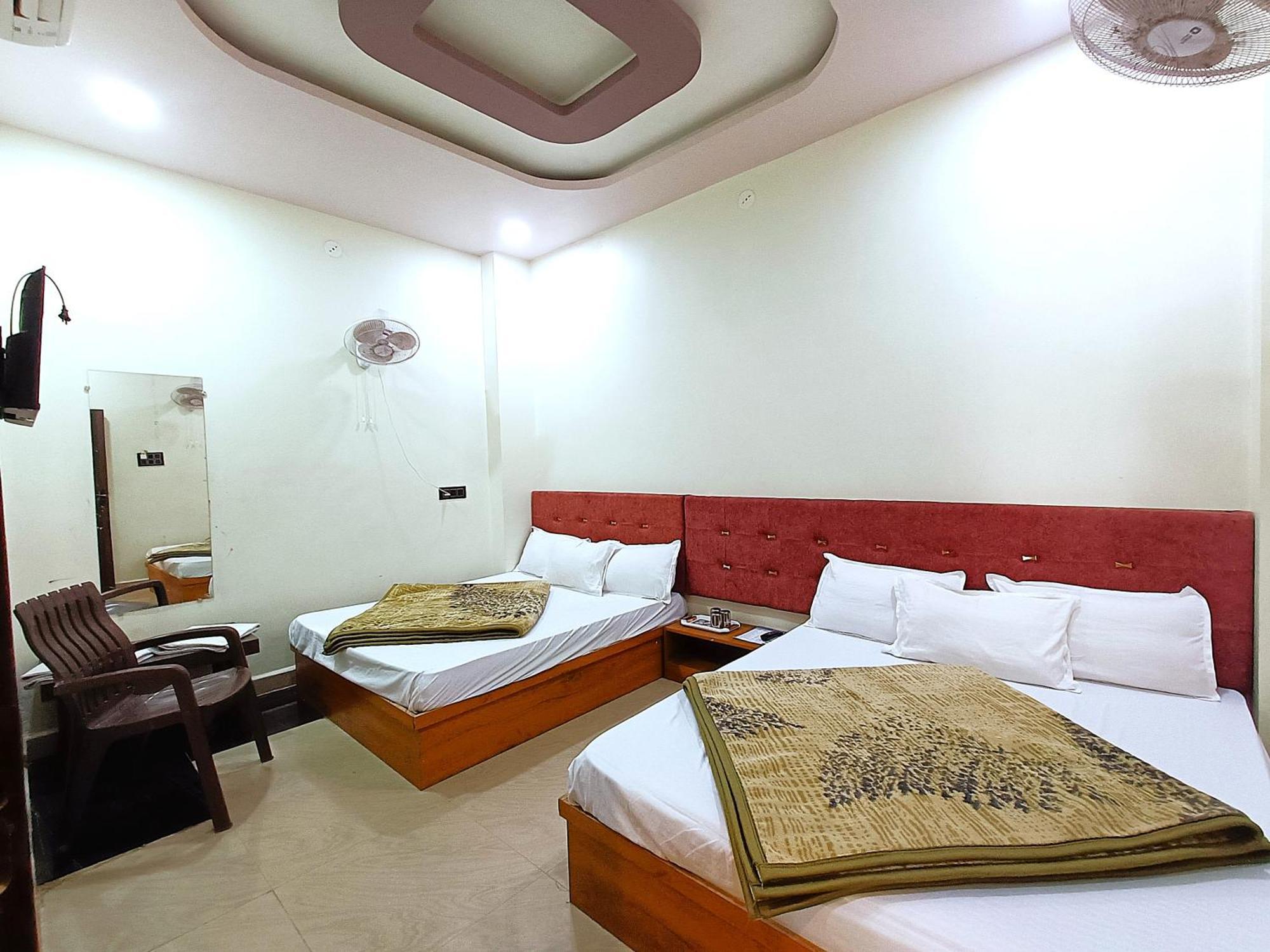 Hotel Shreem Ujjain Buitenkant foto