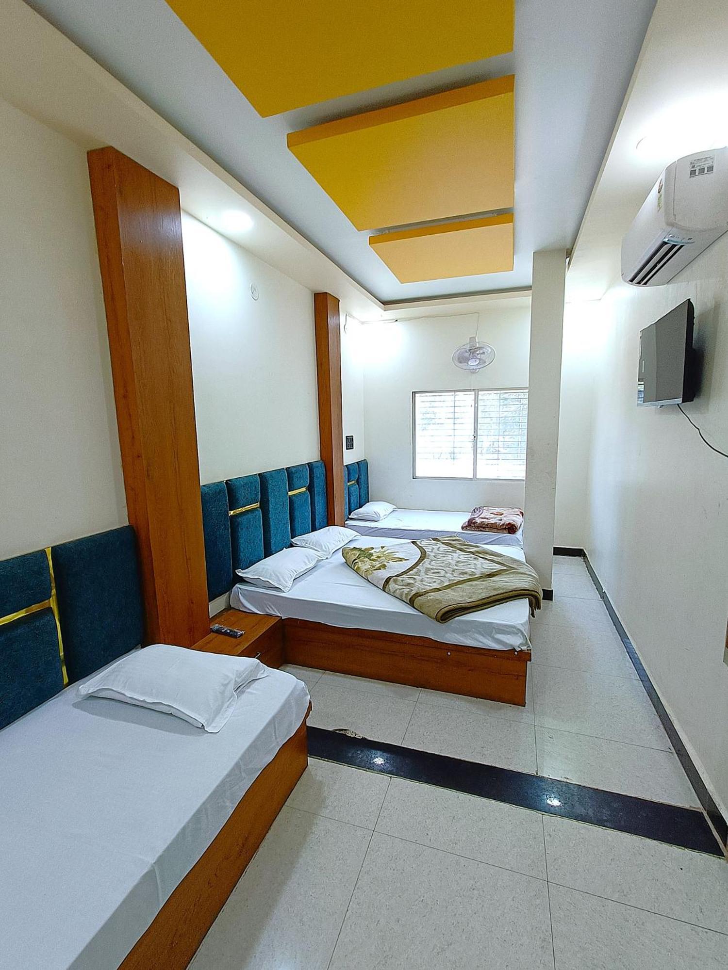Hotel Shreem Ujjain Buitenkant foto