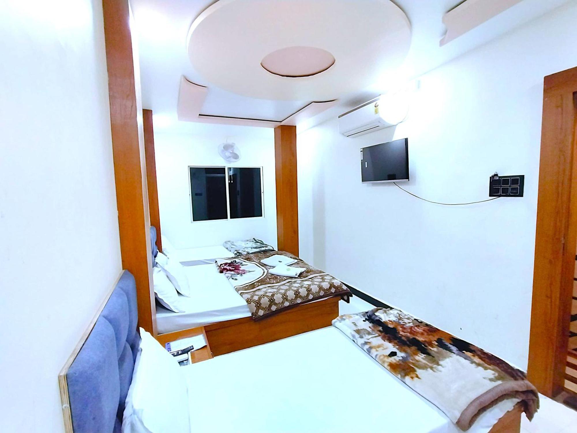 Hotel Shreem Ujjain Buitenkant foto