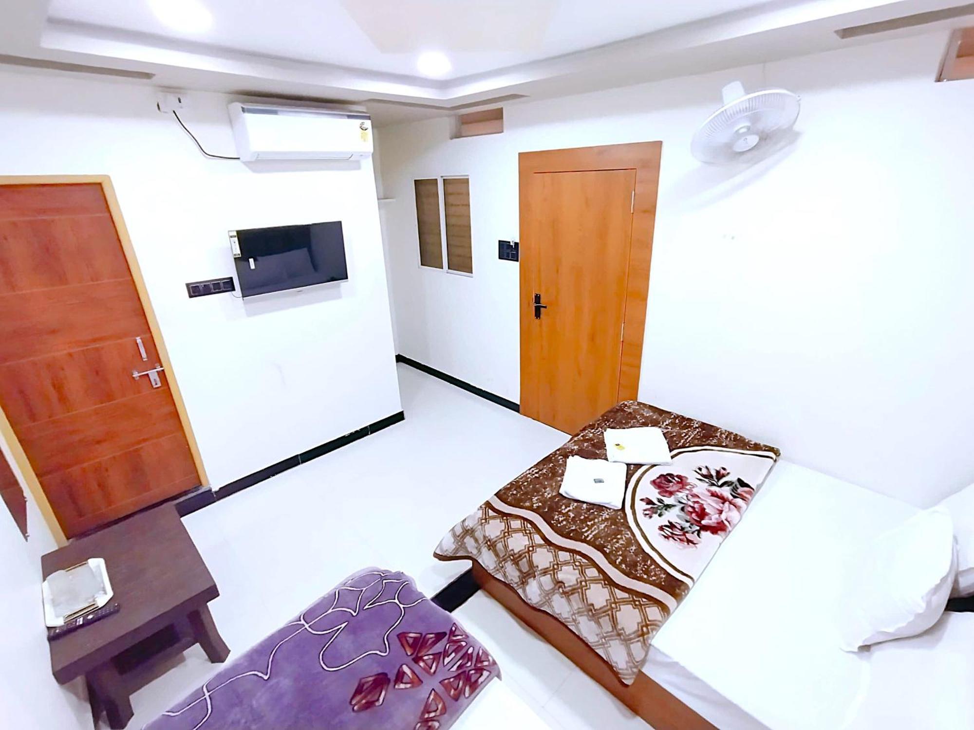 Hotel Shreem Ujjain Buitenkant foto